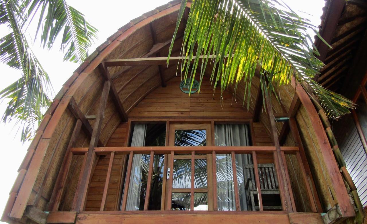 Dikaloha Surfschool And Stay Airsatang Buitenkant foto