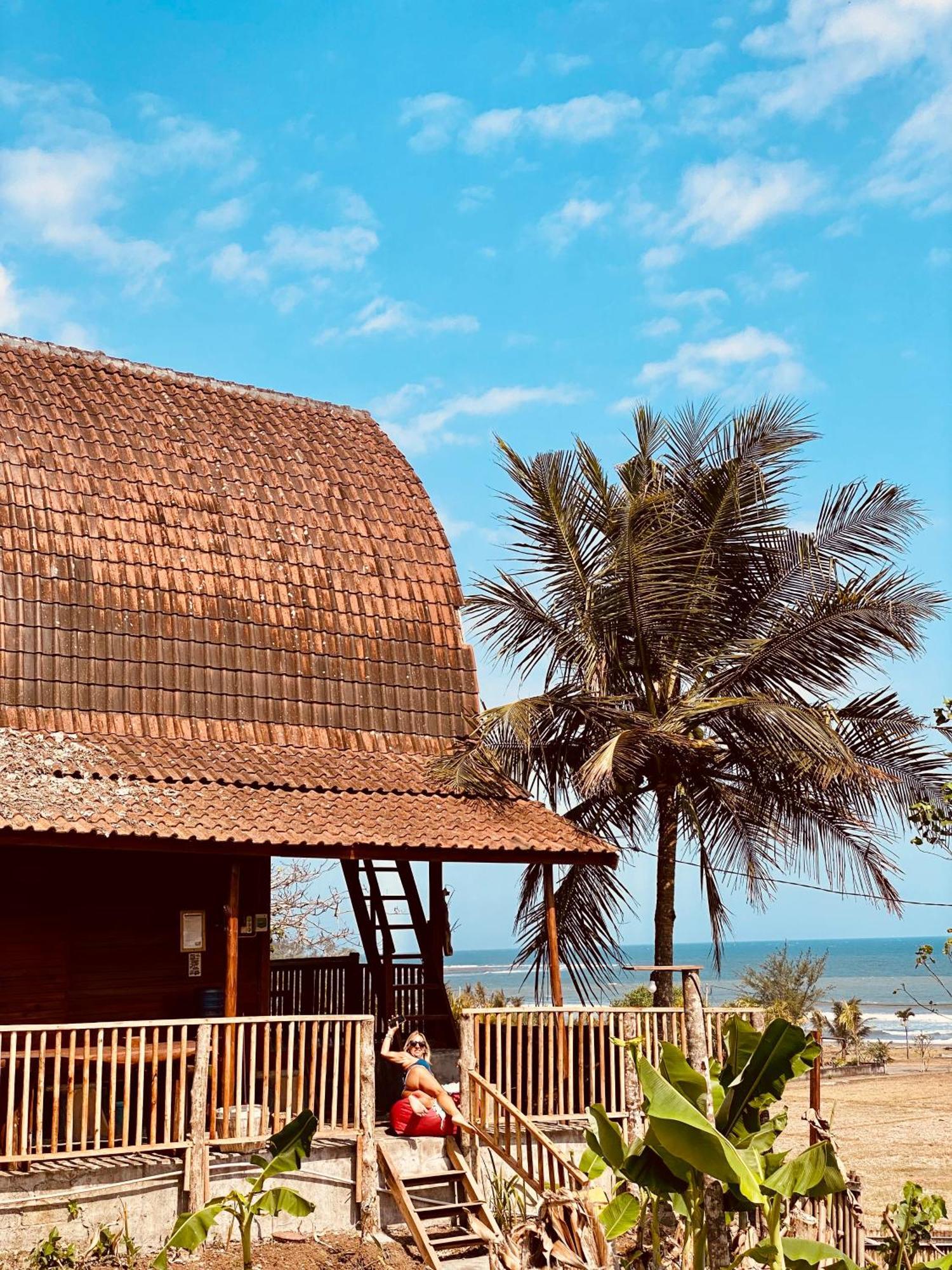 Dikaloha Surfschool And Stay Airsatang Buitenkant foto